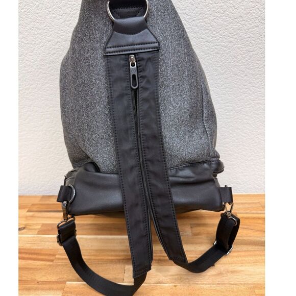 CALIA Gym Bag / Backpack - Picture 4 of 4